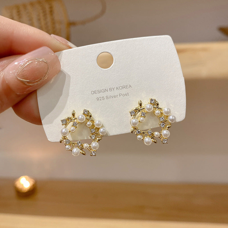 Wholesale Flower Diamond Color Alloy Earrings